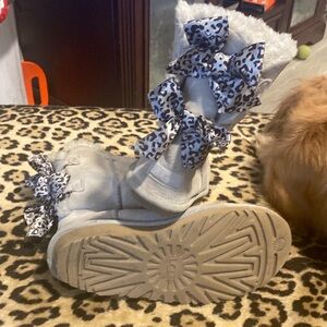 UGG Baliey bow light gray size 6 woman